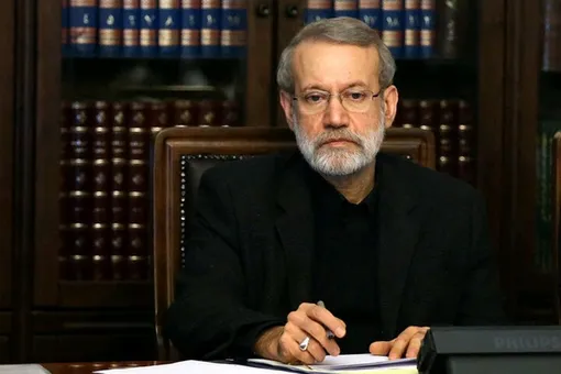 یادداشت علی لاریجانی از متن دعای عرفه/عکس