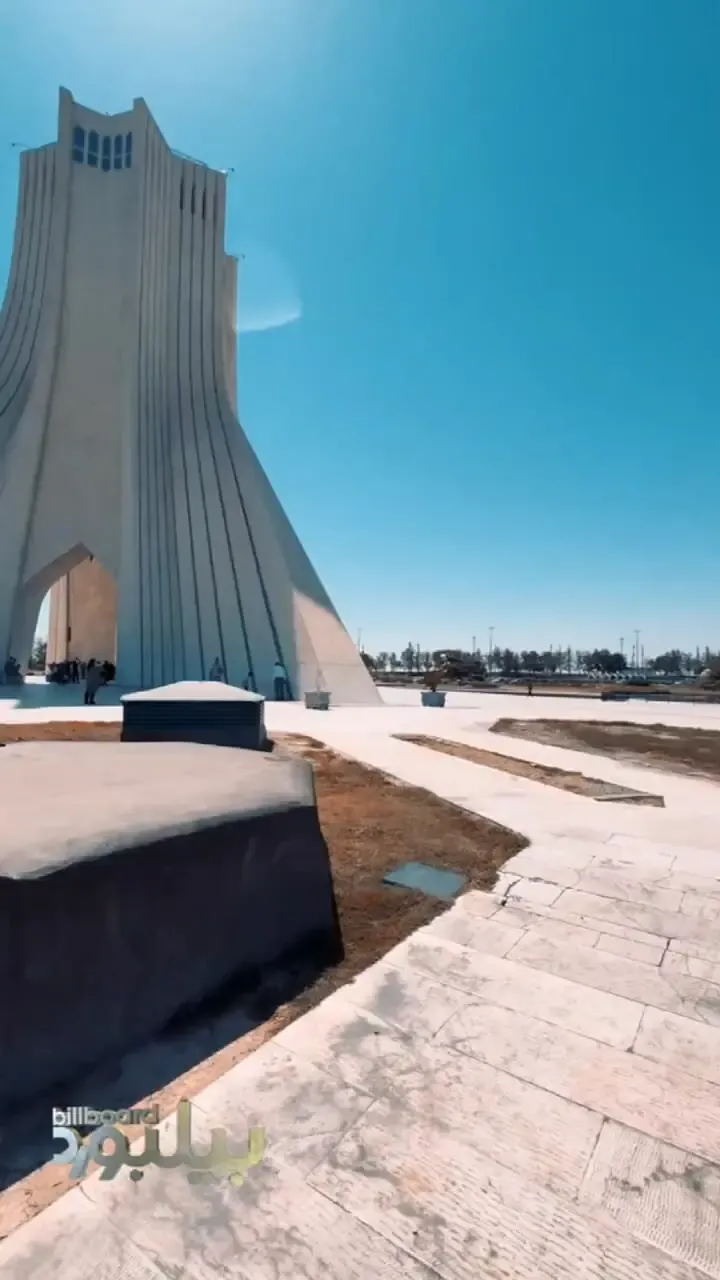 درب‌های ورودی برج آزادی را جوش دادند/ مانع ورود تجهیزات برای آماده سازی کنسرت شدند/ فیلم