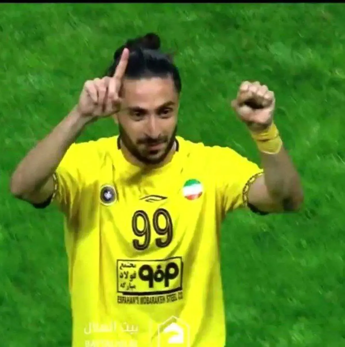 رفتار زشت استقلالی‌ها با مدافع سپاهان!/ عکس