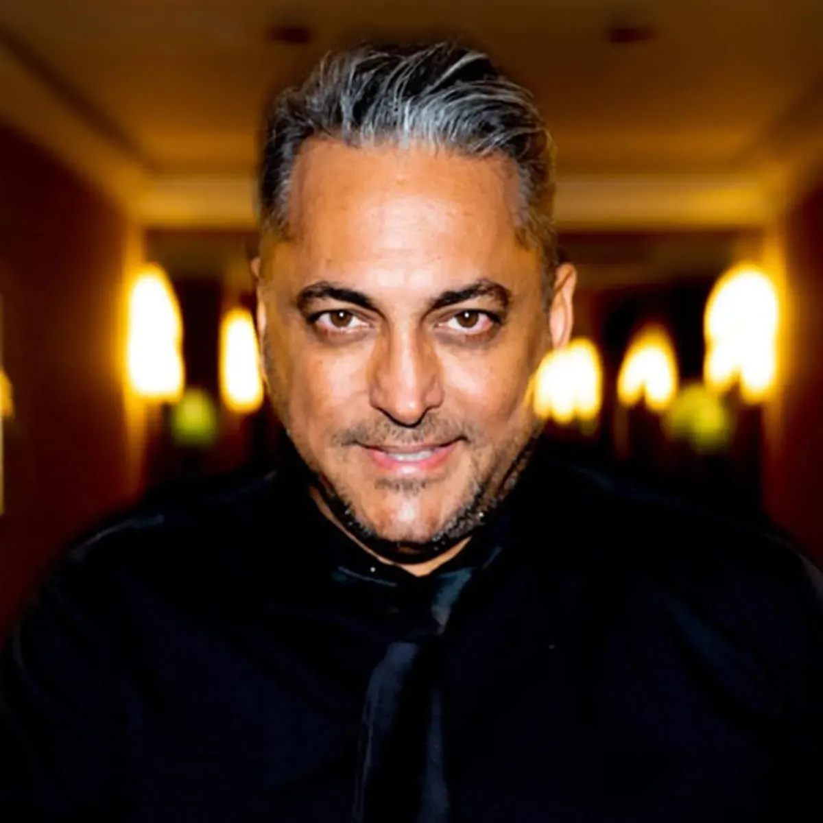 متلک خواننده لس آنجلسی  به عقب‌گرد شب‌پره از مصاحبه با ضیا