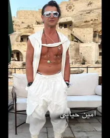 ببینید / درام نوازی جالب و حرفه‌ای امین حیایی در پشت صحنه کوکتل مولوتف