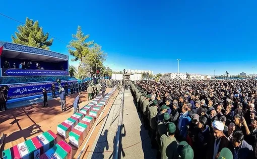 بدرقه باشکوه پیکر شهدای کرمان برای تدفین