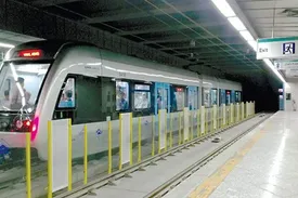 حرکت عجیب و جنجالی شهرداری مشهد/ نمایش مشخصات کامل شهروندان در یک مانیتور شهری؟! / عکس