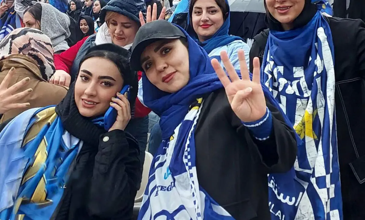 چه کسانی مخالف حضور زنان در ورزشگاهند؟