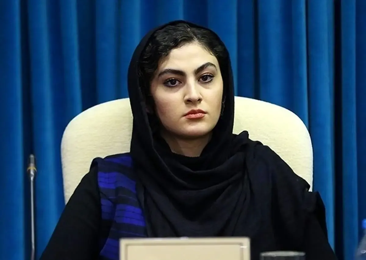 خانم بازیگر مجری سال تحویل تلویزیون شد