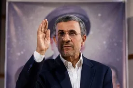 حضور محمود احمدی نژاد در مراسم تشییع رهبر در تهران/ عکس