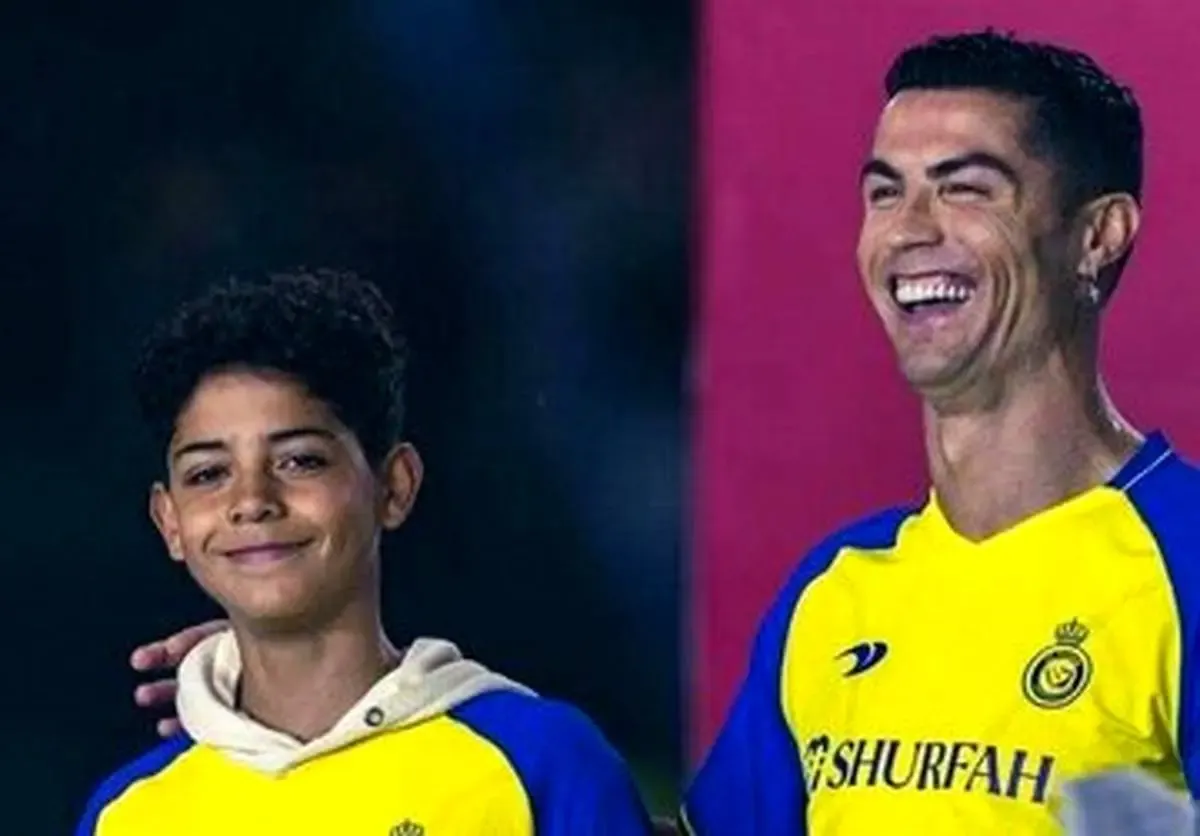 جورجینا و بچه‌های رونالدو تماشاگر بازی رونالدوی پسر+عکس