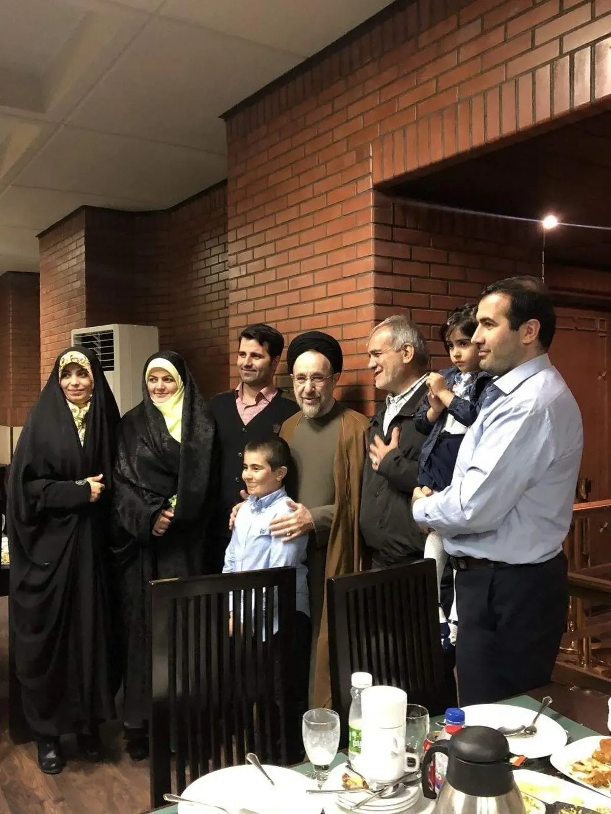 عکس ابطحی از خانواده پزشکیان در یک مراسم