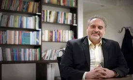 افشین علاء در گفتوگو با «آرمان ملی»: تنگتر کردن دایره ممیزی اشتباه بزرگی است
/ «اصلاح» اجتنابناپذیر است