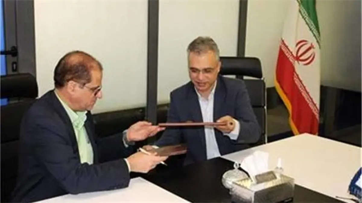 امضای تفاهم نامه همكاری آموزشی مابین كارگزاری بانك صنعت و معدن و انجمن مالی ایران