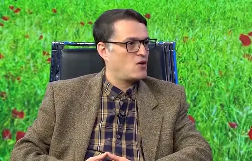 فیلم: حمله محمد قوچانی به احمدی نژاد و دفاع از روحانی و خاتمی روی آنتن زنده