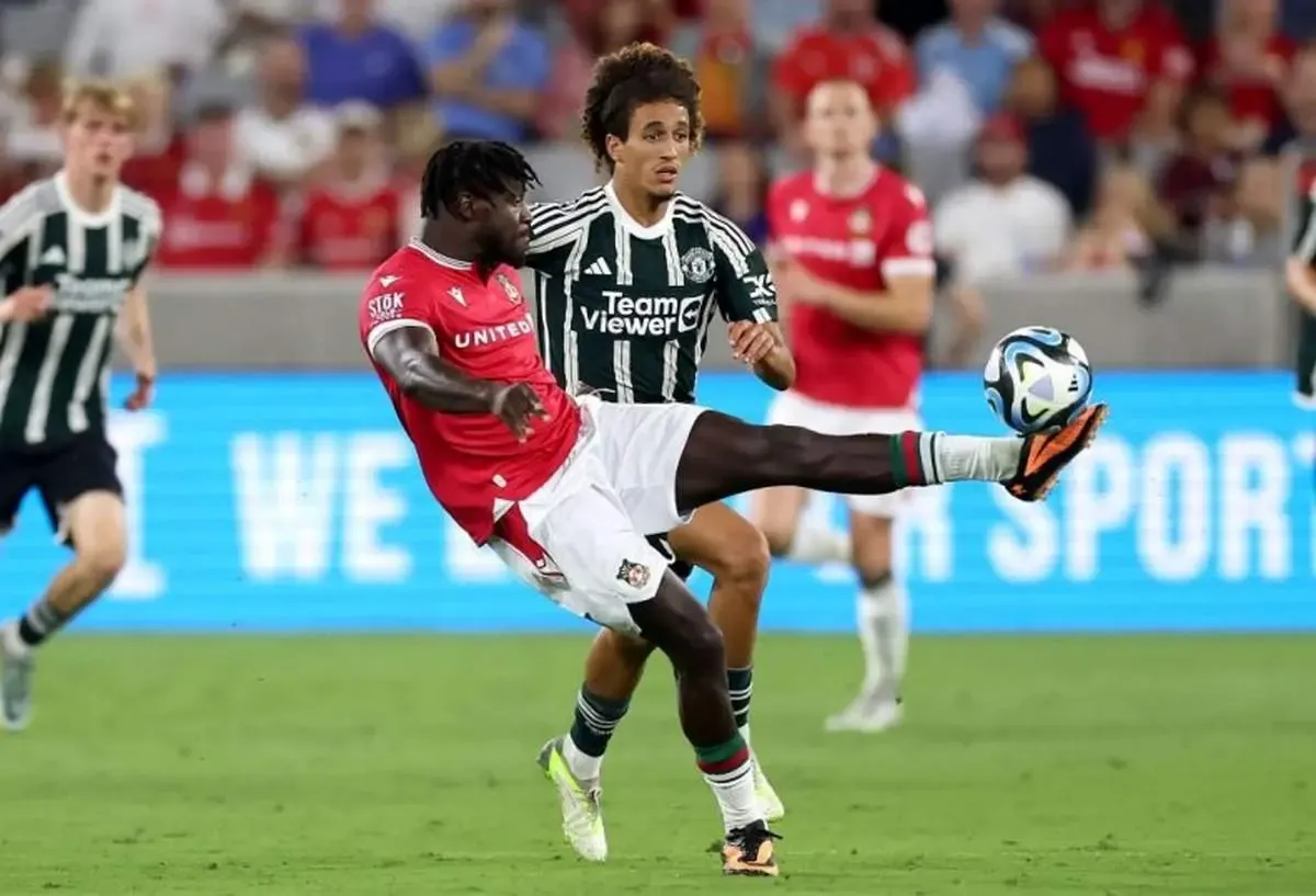 شکست منچستریونایتد مقابل رکسام با 10 بازیکن