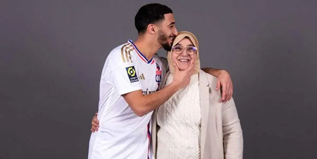 احترام بازیکن تیم فرانسوی به مادر مسلمانش