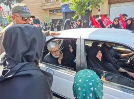 گریه حداد عادل هنگام اقامه نماز بر پیکر دخترش/ فیلم