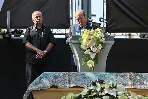 مراسم تشییع پیکر عزت‌الله انتظامی/عکس :کیانوش محبیان