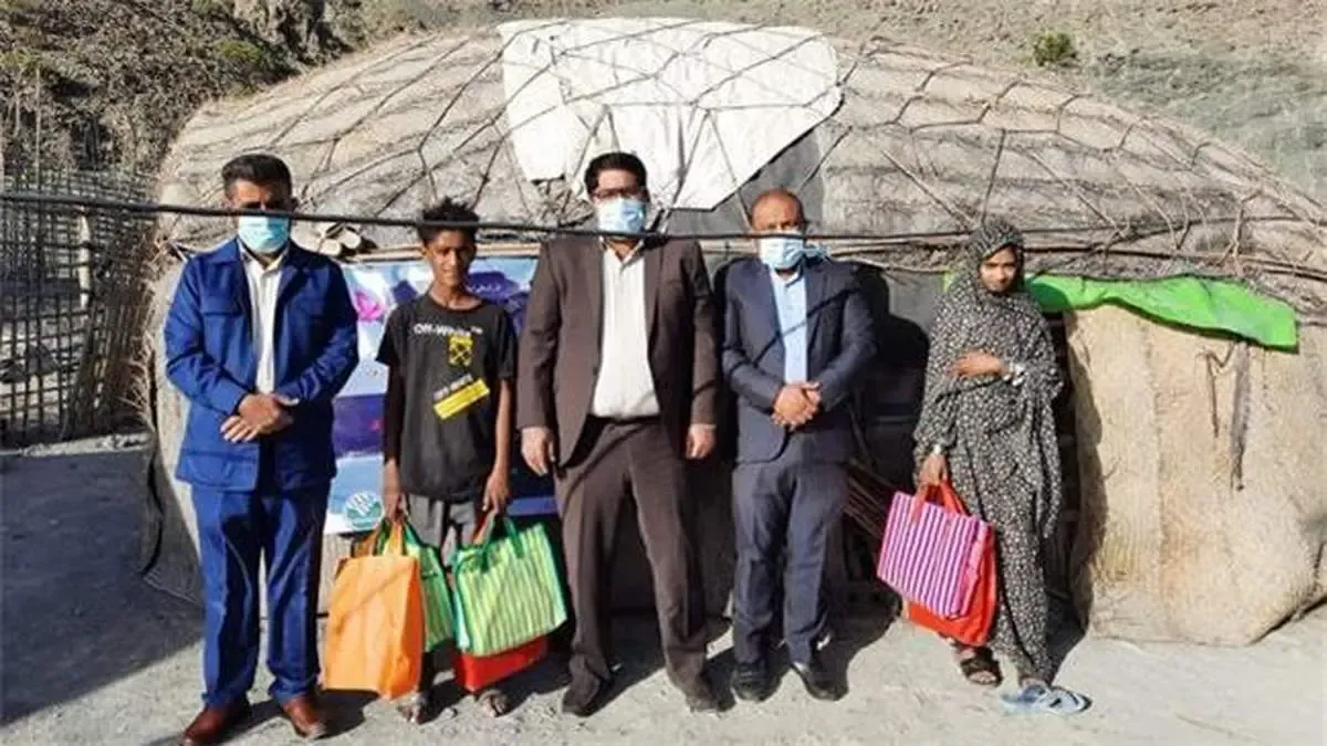 توزیع بسته های نوروزی طرح "پست بانکی شو، عیدانه نیکوکاری ۱۴۰۱" در استان هرمزگان