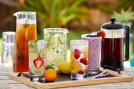 گیاهان معجزه‌گر یا قاتل خاموش کلیه؟ / هشدار درباره مصرف گزنه و دمنوش‌ها