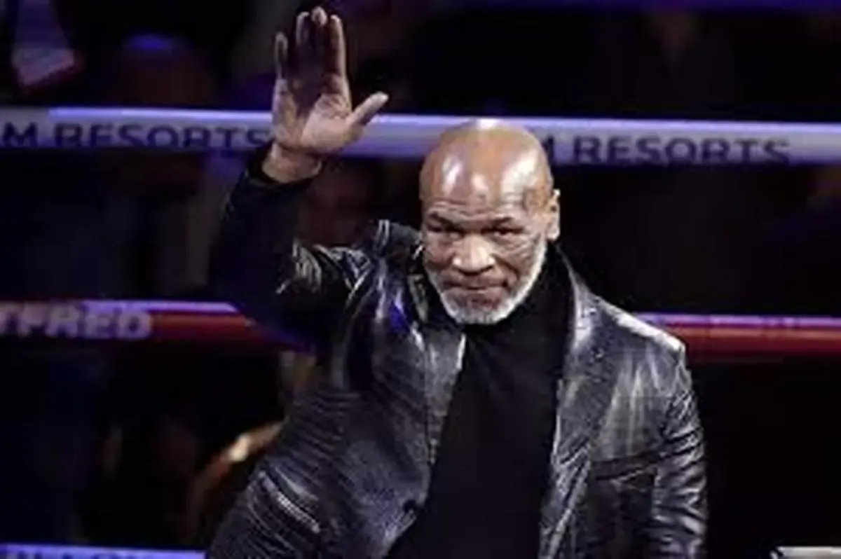 ساعت مبارزه مایک تایسون شنبه ۲۶ آبان