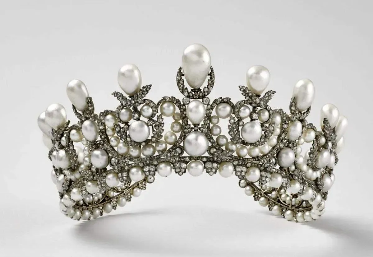 تصاویر جواهرات دزدیده شده از موزه لوور