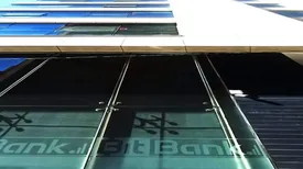 تابلوی بانک بابک زنجانی در تهران/ عکس