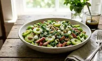 سالاد بهاری گوجه‌سبز و ریواس؛ ترکیبی ترش و خوشمزه