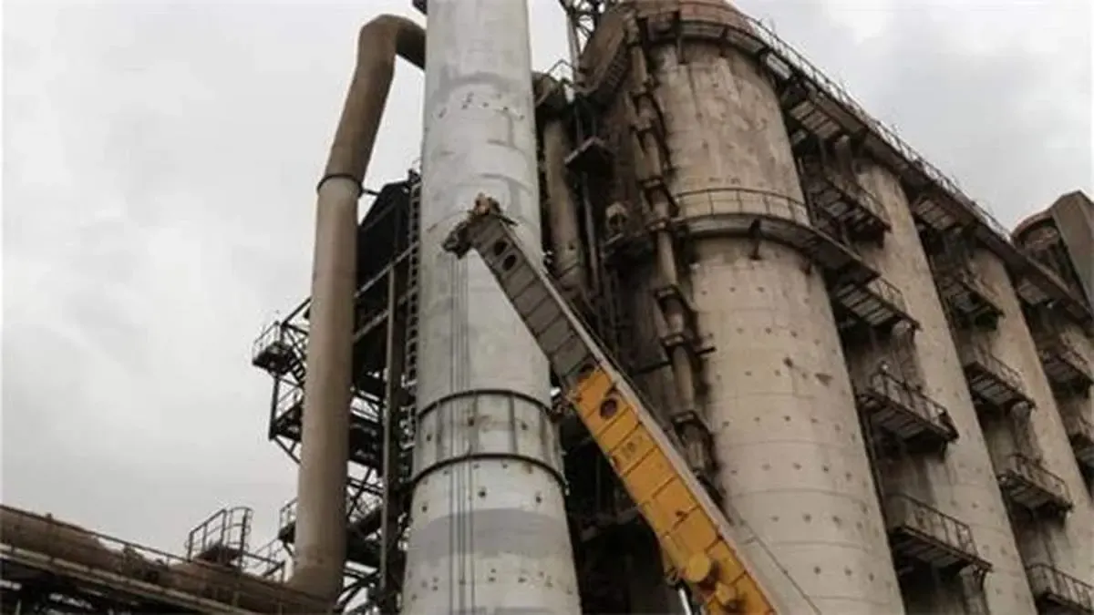 ثبت رکورد در نصب ۴۰۰ تن سازه فلزی و نسوز در ارتفاع ۷۰ متری