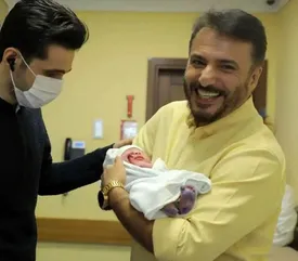 لحظه شیرین پدربزرگی سید جواد هاشمی/ عکس جدید از نوه ناز و بامزه