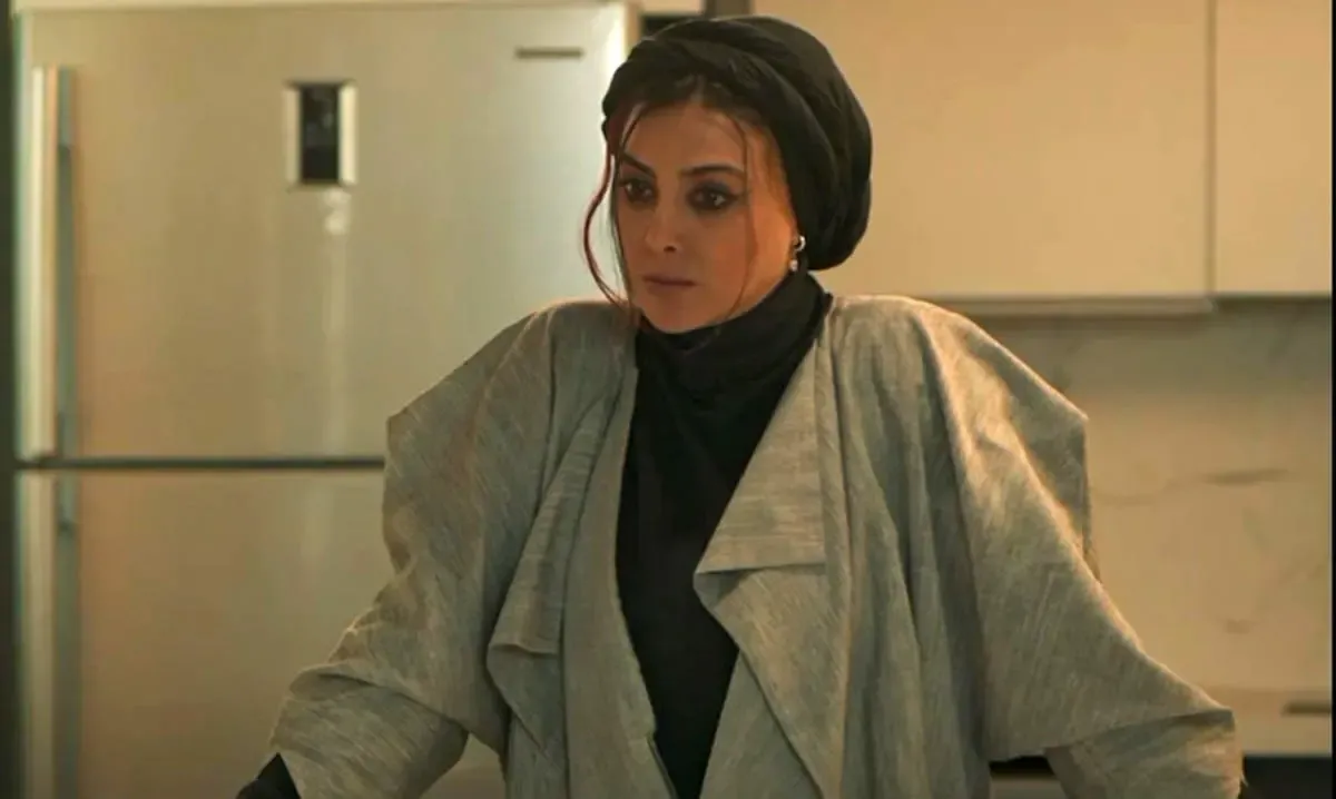 آزاده صمدی در نقش سمیرای زخم کاری/ فیلم