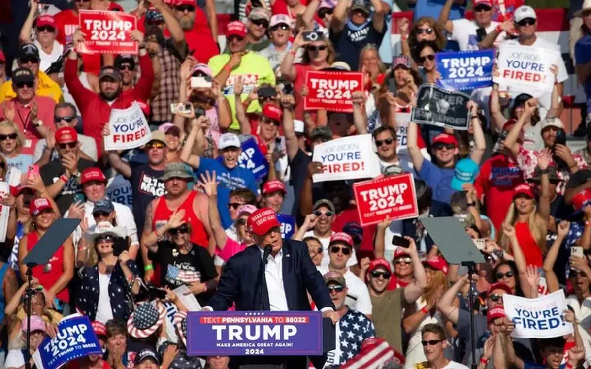 مشت گره شده ترامپ در اذهان مردم باقی می‌ماند