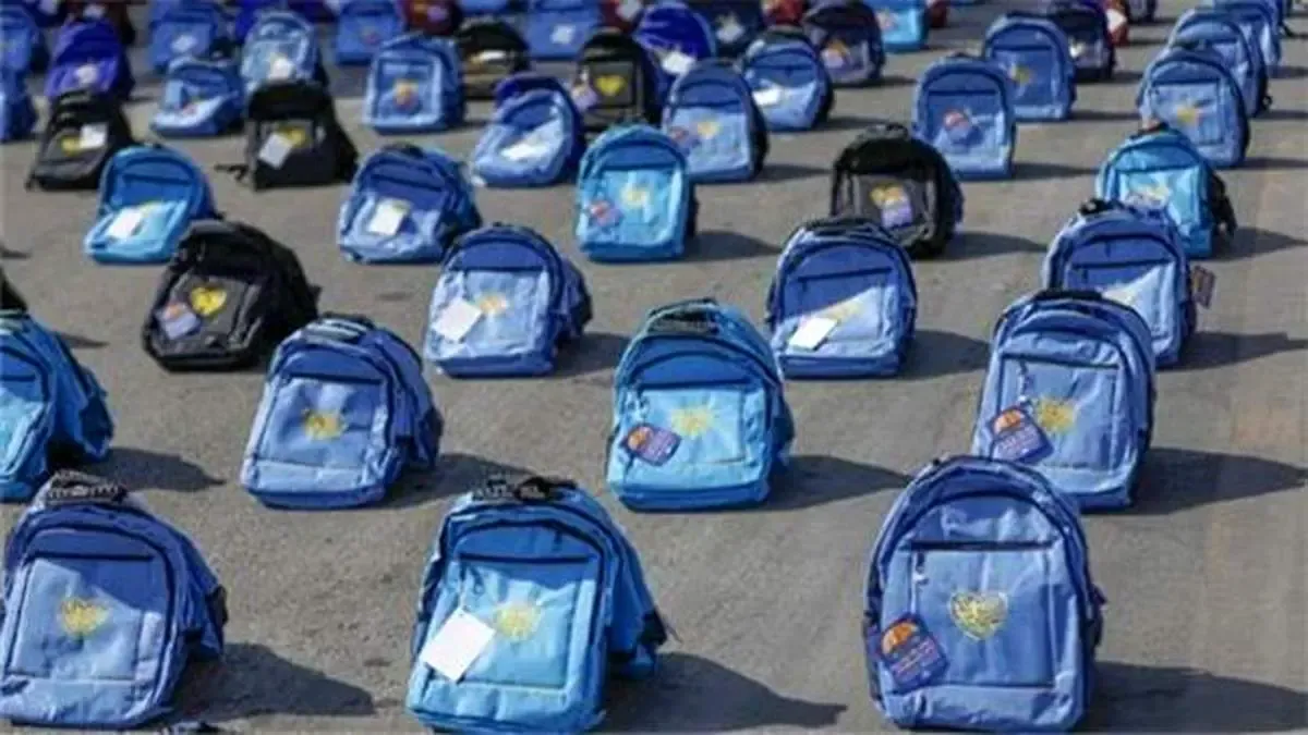 اهدای بیش از ۴ هزار كیف و نوشت‌افزار ایرانی اسلامی به دانش‌آموزان كم‌‌بضاعت منطقه توسط فولاد مباركه