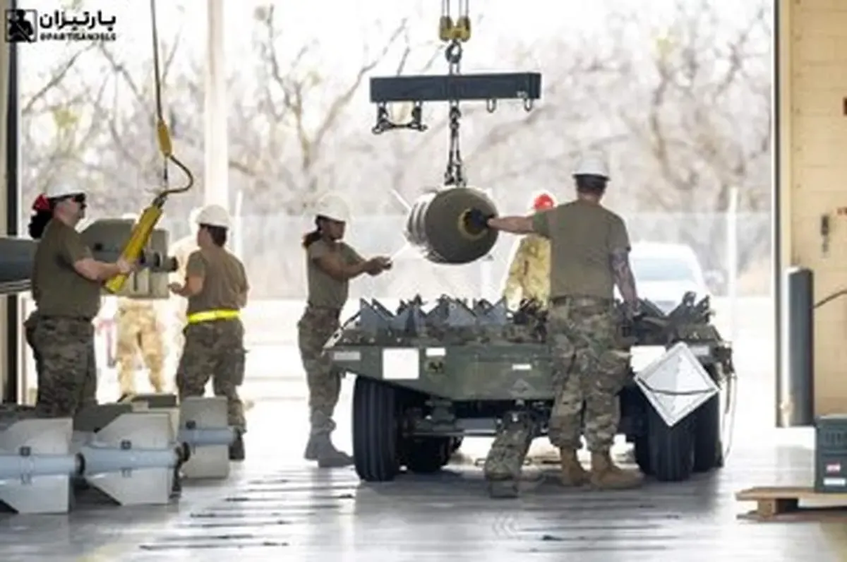 پخش تصاویر بمب افکن‌ استراتژیک و بمب‌های یک تنی آمریکا