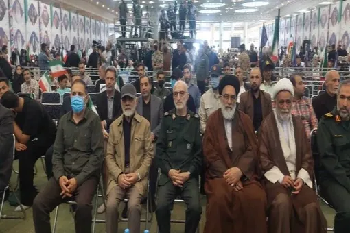 اولین حضور فرمانده قرارگاه خاتم الانبیاء در یک مراسم عمومی، پس از جنگ