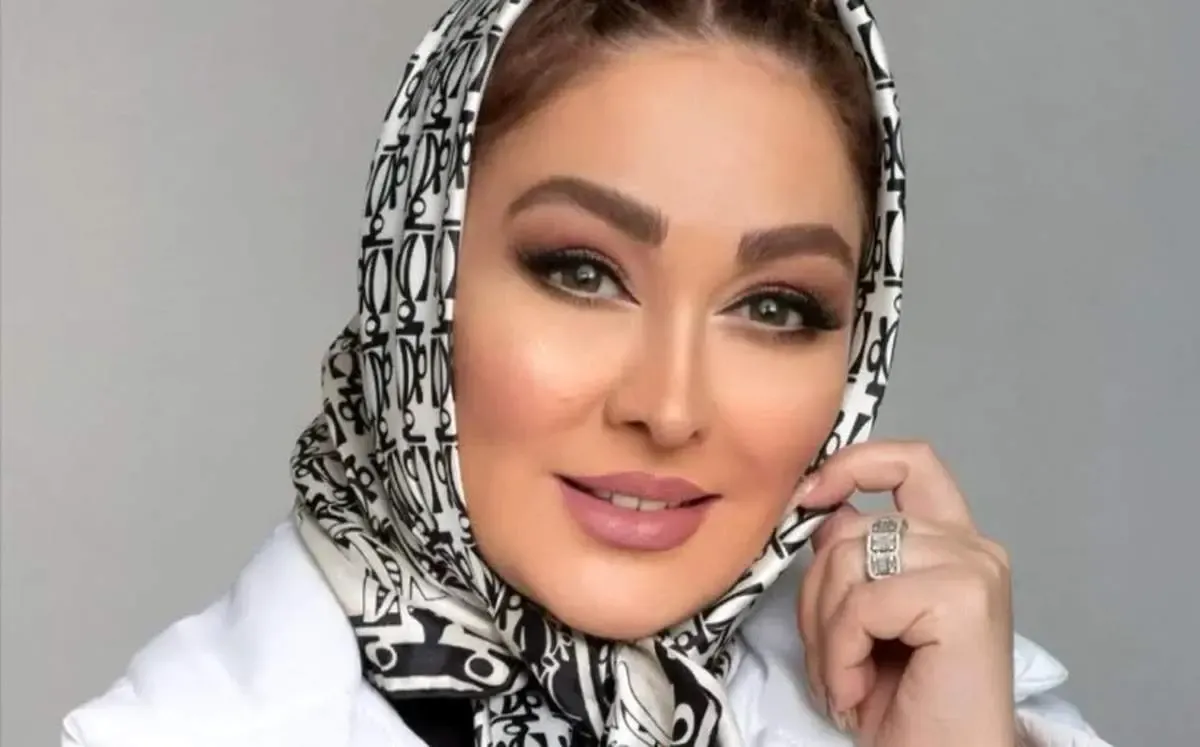 الهام حمیدی با استایل متفاوت و آیفون خودنمایی می‌کند