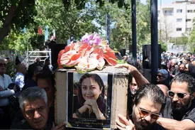 تشییع پیکر بهناز نازی با نوای سنج و دمام و حضور هنرمندان؛ حامد بهداد و حام کمیلی هم آمدند