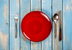 آیا رنگ بشقاب در طعم غذا تاثیر دارد؟
