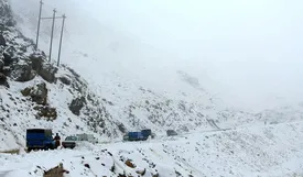 محور مریوان به پاوه زیر برف مدفون شد/ فیلم