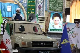 حضور یک روحانی با تویوتای جنگی در نماز جمعه / تصاویر