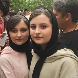 سارا و نیکای پایتخت با موهای بلوند و تیپ خارجی در تهران/ عکس