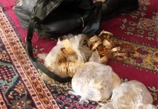 ببینید / لحظه سرقت از طلافروشی توسط زن و مرد جوان در بیرجند!