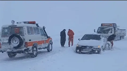فیلم کولاک و برف در گردنه حیران/ تردد فقط با زنجیر چرخ