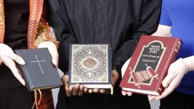 مخالفت رهبر انقلاب با سوزاندن کتب مقدس