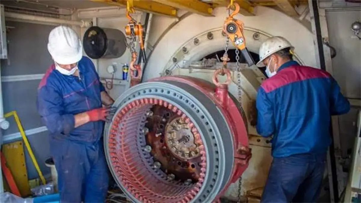 پایان موفقیت آمیز تعمیرات اساسی توربین شرکت فجر انرژی خلیج فارس با ۴۲ هزار نفر ساعت کار/ ثبت رکورد هزار و شش روز  تولید مستمر در بفجر