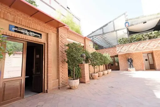 دعوت آقای بازیگر از مردم برای دیدن خانه‌اش | خانه‌ای برای همنشینی با اسطوره‌های بازیگری