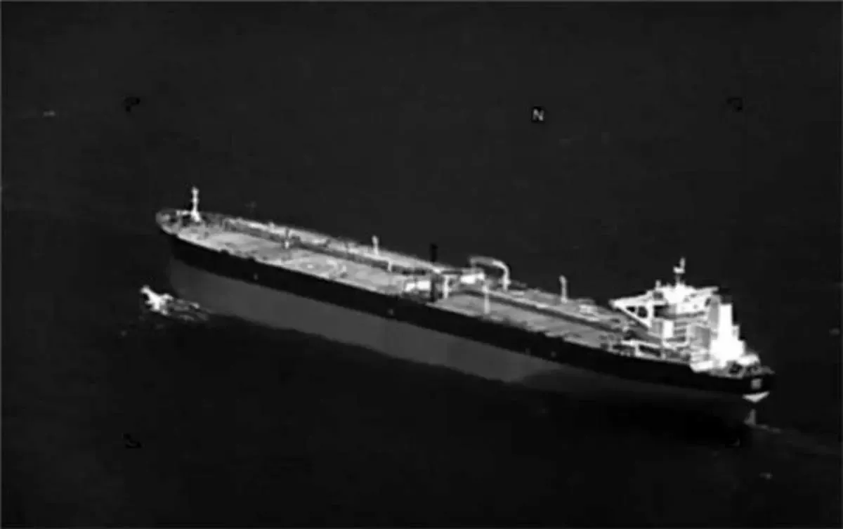 لحظه توقیف یک نفتکش خارجی توسط سپاه در تنگه هرمز