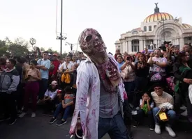 زامبی‌ها به خیابان‌ آمدند/ تصاویر