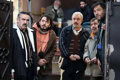 سانسور آغوش سعید آقاخانی و دخترش در اسباب زحمت +فیلم