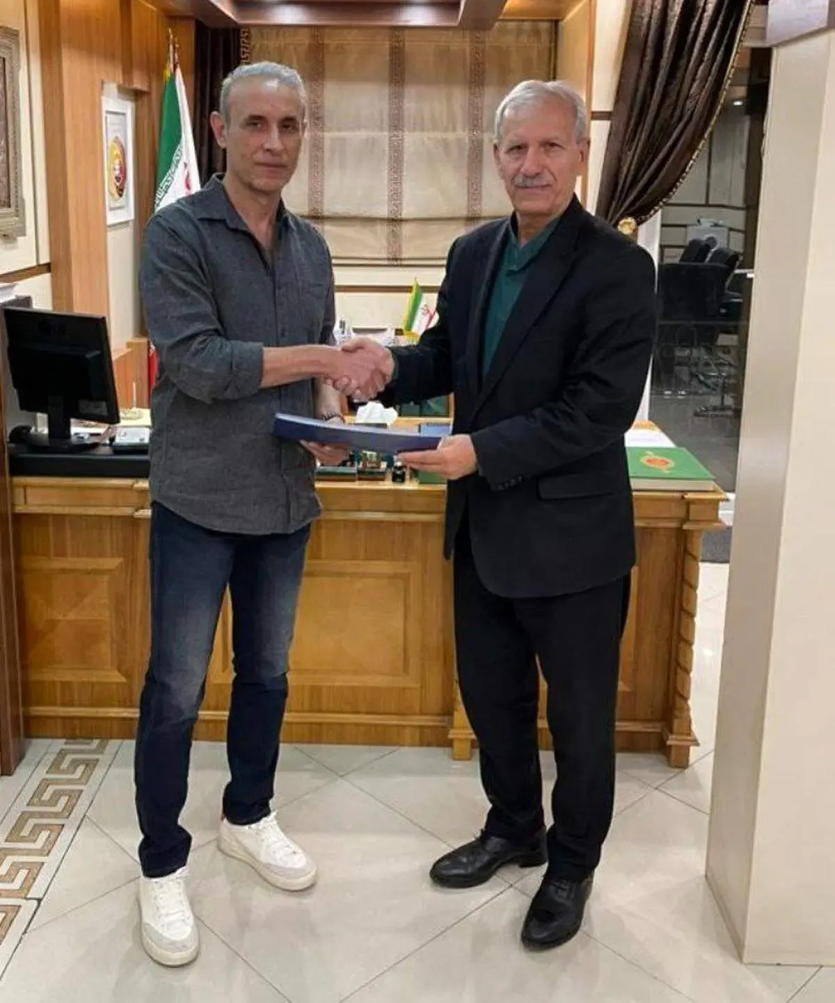 گل‌محمدی رسما با فولاد قرارداد بست/ عکس