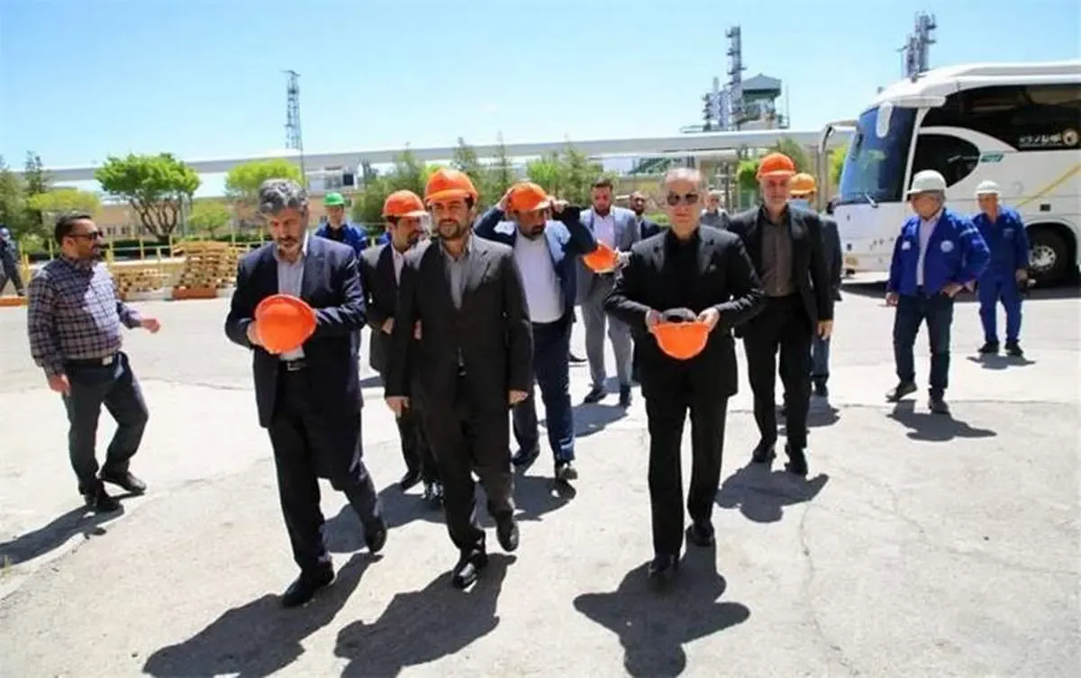 بازدید مسئولین از مجموعه پر افتخار شرکت پتروشیمی شازند