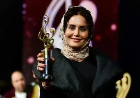 لحظه اعلام بهترین بازیگر زن به الناز شاکردوست/ فیلم