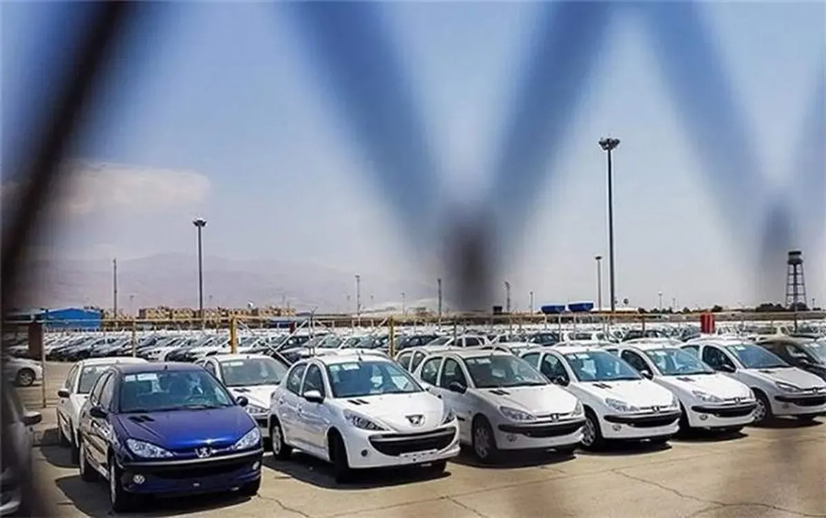کارشناس صنعت خودرو: ورود سیاستمداران به صنعت خودرو اشتباه است/ قیمت تمام شده پراید ۴ هزار دلار است